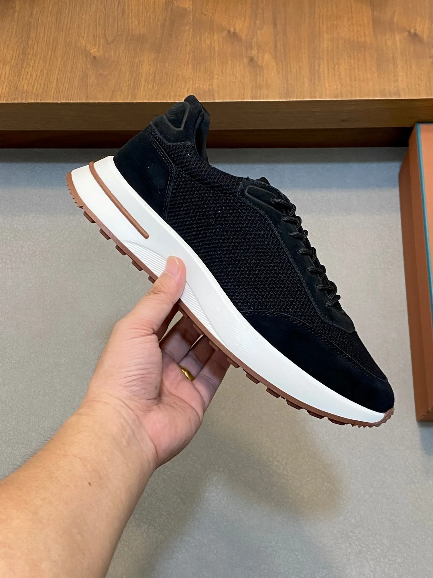 Factory price: 480💰 Loro Piana - Classic casual shoes, men's lace-up casual shoes and sneakers, high-quality lightweight and comfortable fabrics, suitable for outdoor leisure, the color scheme is young and energetic, and it looks great with sportswear or casual suits! Code number: 38-44 (45, 46, can be customized)